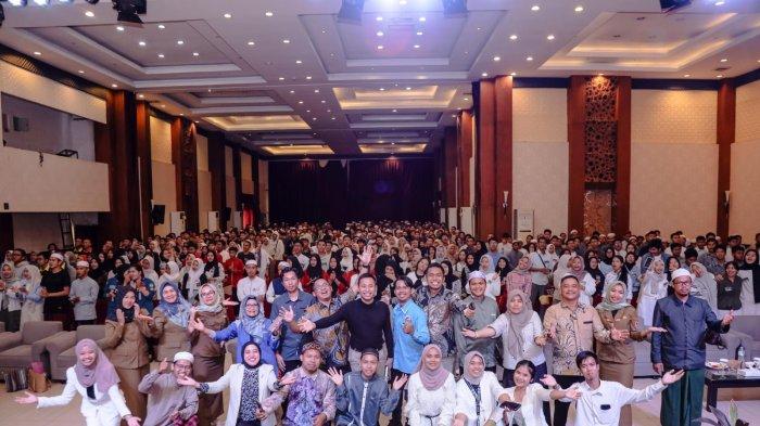 Foto-bersama-peserta-Seminar-Nasional-Akbar-Indonesia-Youth-Movement-2024